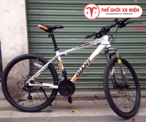 Xe đạp Giant ATX 610 màu trắng cam