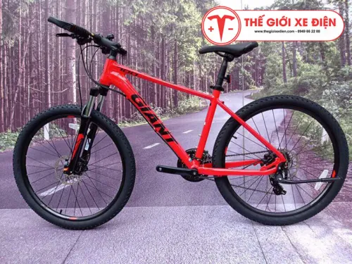 Xe đạp Giant ATX 700 màu đỏ